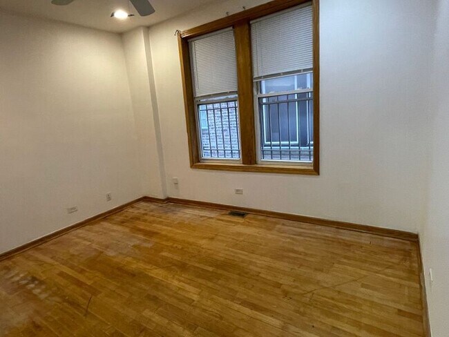 Building Photo - 902 N California Ave