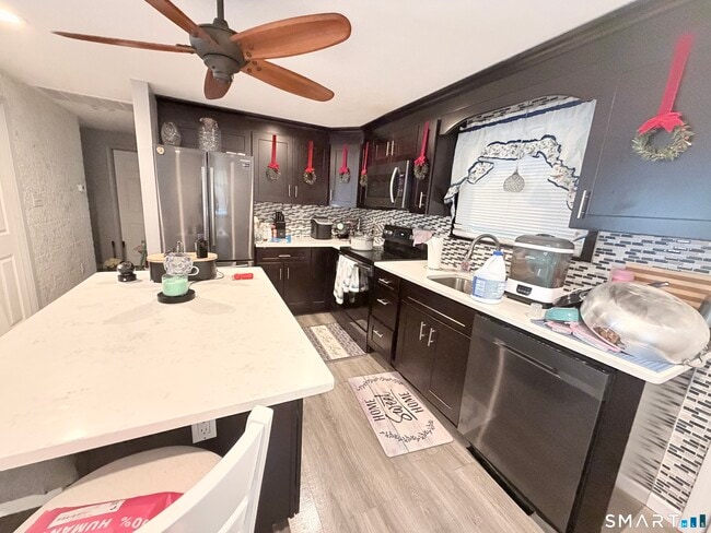 Building Photo - 16 Ledger St