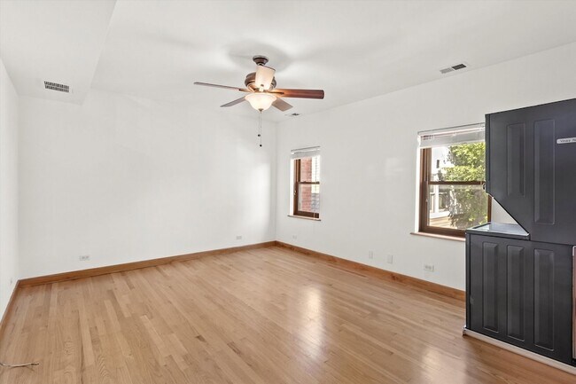 Building Photo - 911 N Fairfield Ave