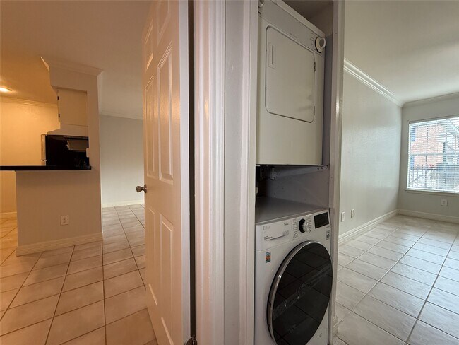 Building Photo - 2250 Bering Dr