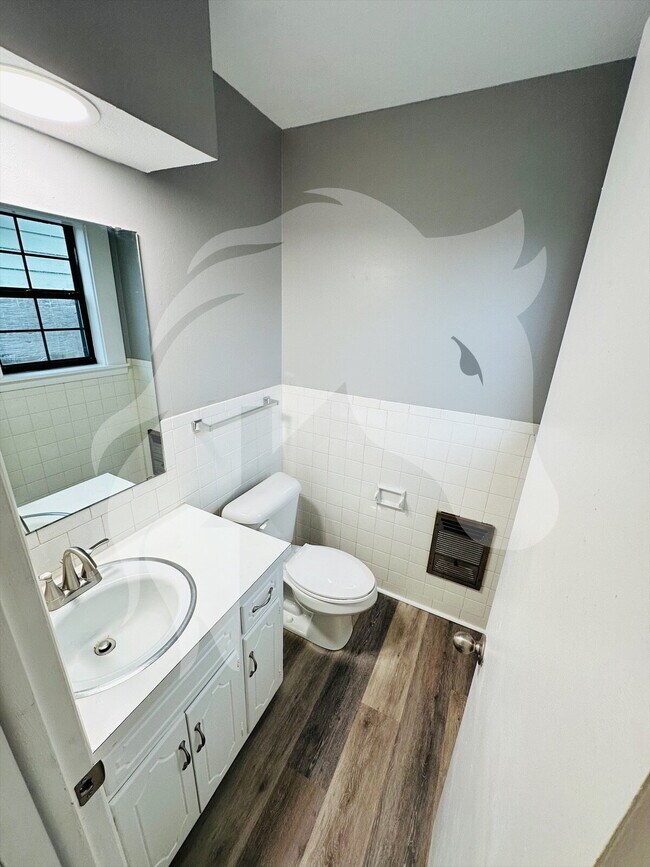 Building Photo - 2718 W Elm Ave