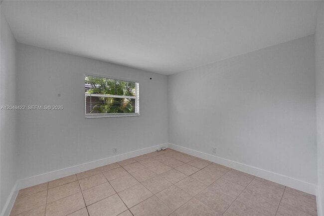 Building Photo - 808 SW 12th Ct