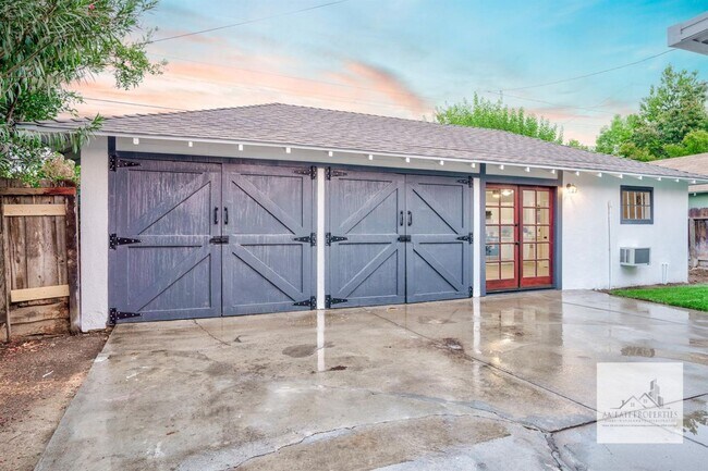 Primary Photo - 1435 N Poplar Ave