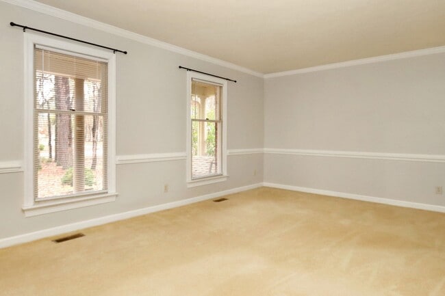 Building Photo - 227 Aspen Blvd