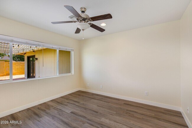 Building Photo - 5002 E Mitchell Dr
