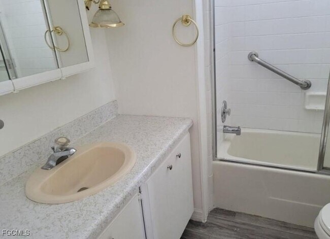 Building Photo - 2774 Wedgewood Dr