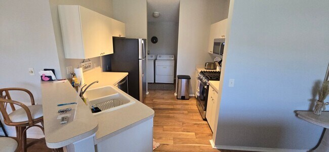 Building Photo - M650 Richland Rd (VCNW-10/%)