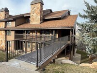 Building Photo - Beautiful condo with walk out entry and 2 parking stalls