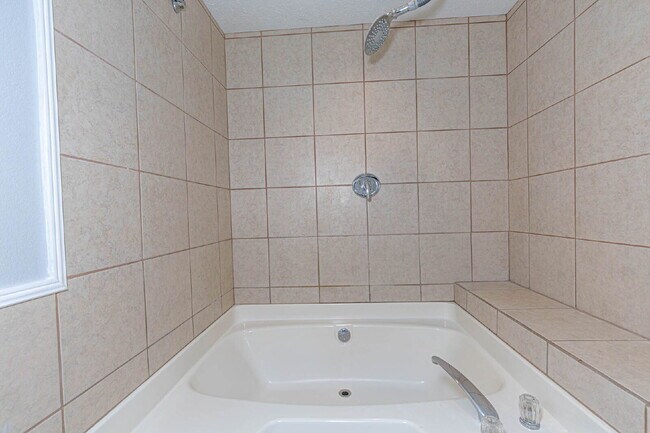 Building Photo - Move-In Ready 3/2 in Columbus | Appliances + W/D + Lawn Care Included | $1,650/mo