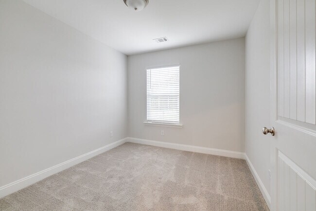 Building Photo - 127 Belleau Woods Cir