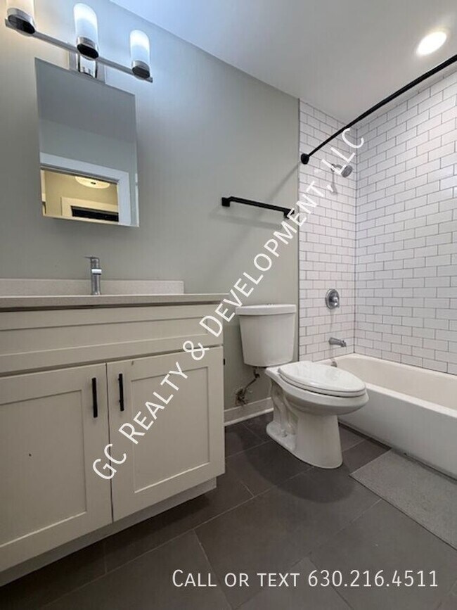 Building Photo - 800 Graceland Ave