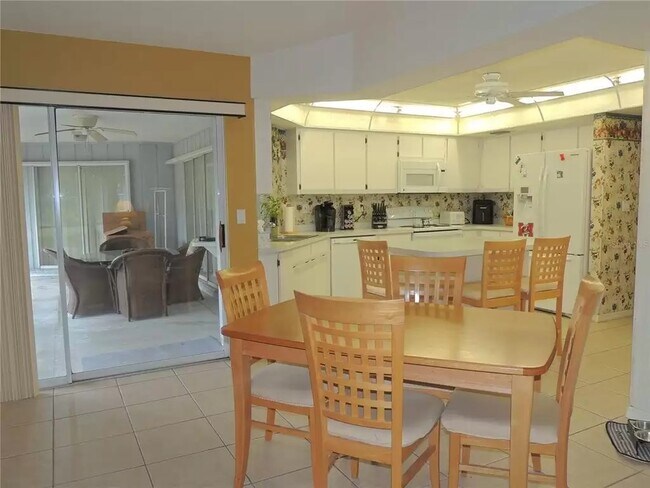 Building Photo - 264 Valdiva St