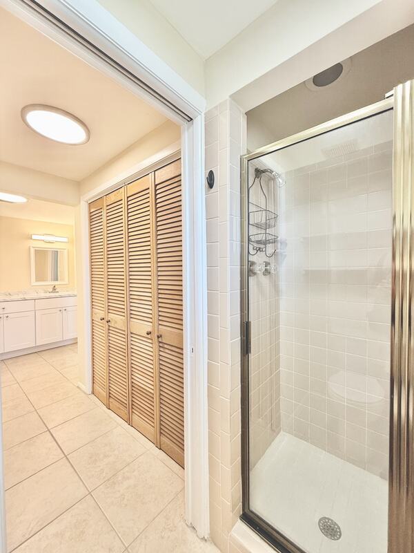 Building Photo - 8026 Brighton Dr