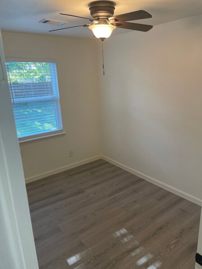 Building Photo - 6705 Covington Dr