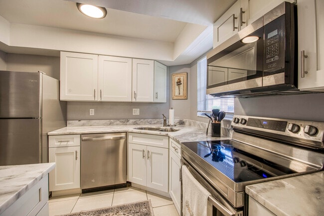 Building Photo - 18081 SE Country Club Dr
