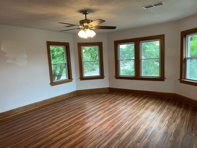 Building Photo - 1040 Haskell Ave