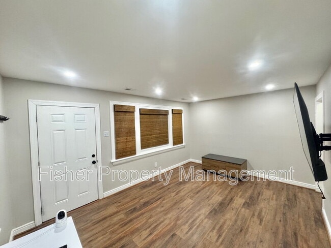 Building Photo - 518 Northside Ave