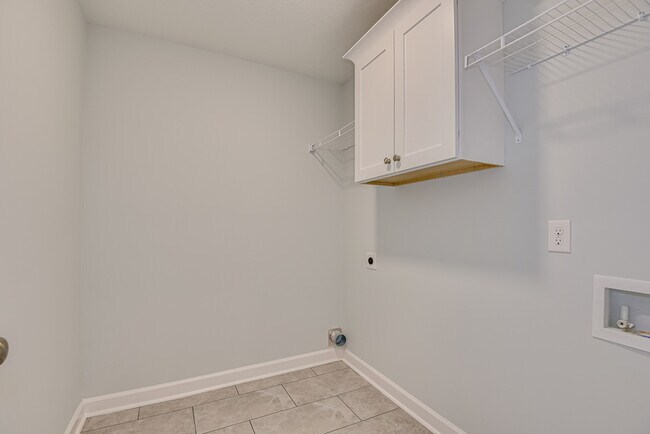 Building Photo - 926 Holbrook Dr