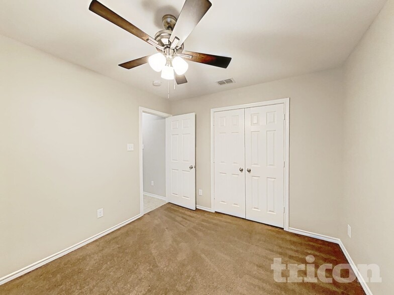 Building Photo - 1807 Kings Cross Dr