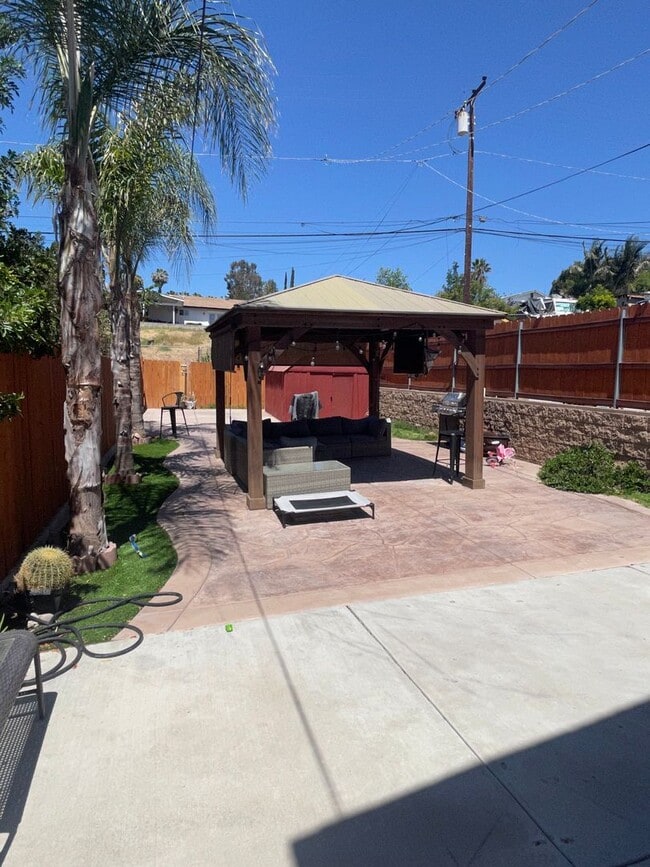 Building Photo - Fully remodeled house in Spring Valley on ...