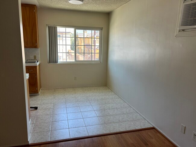 Dining area - 147 Genoa St