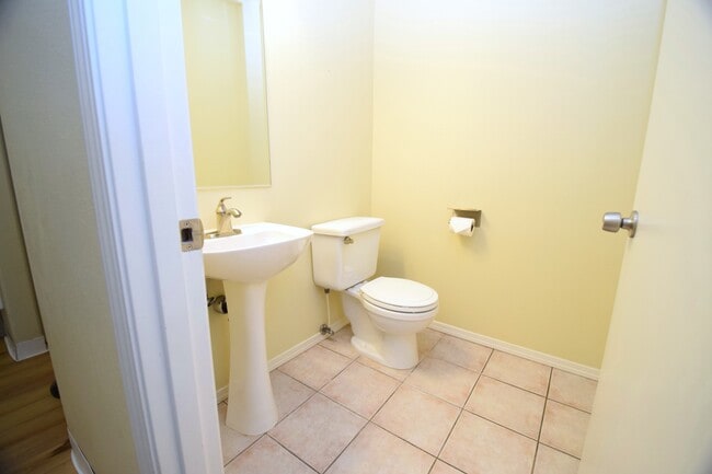 Building Photo - 232 NE 76th Ave