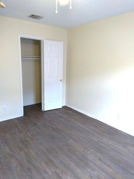 Building Photo - 7644 Windsor Oaks