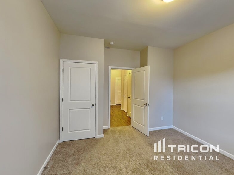 Building Photo - 652 Rose Mallow Dr