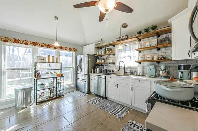 Building Photo - 4030 Bentley Dr