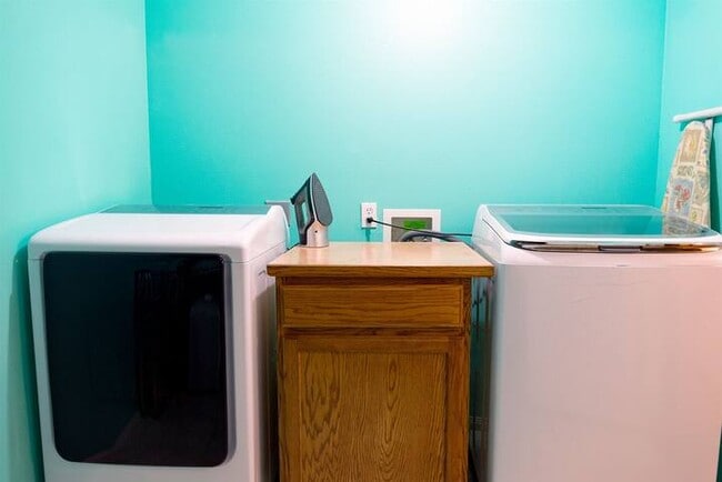 Building Photo - 3880 Graphite Ct