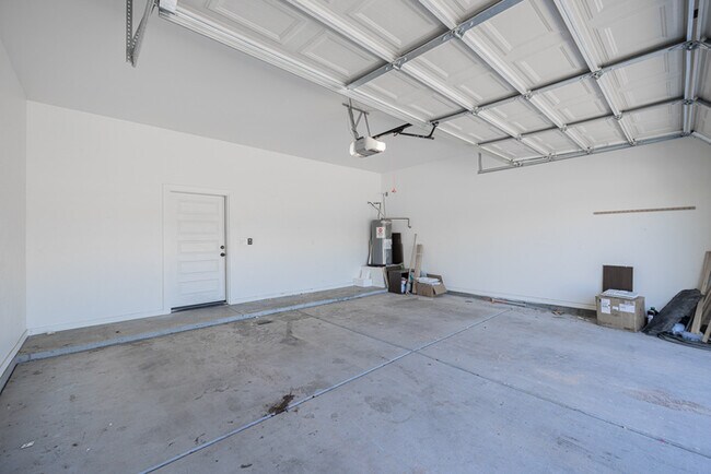 Building Photo - 1409 E Shangri La Rd