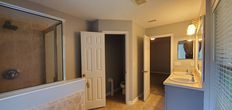 Building Photo - 996 Beckingham Dr