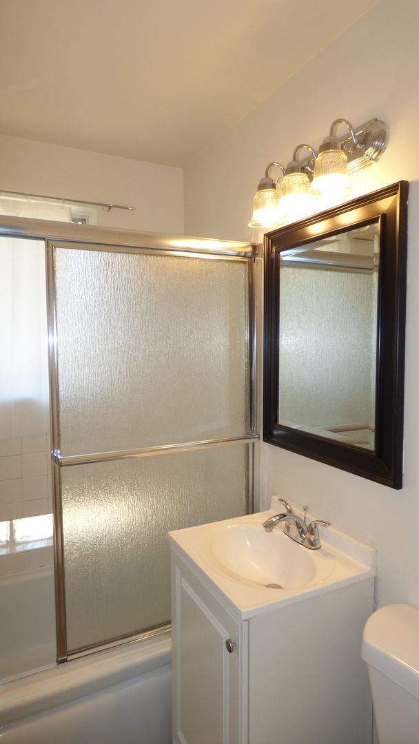 Building Photo - Rent Special: $500 Off First Full Months R...