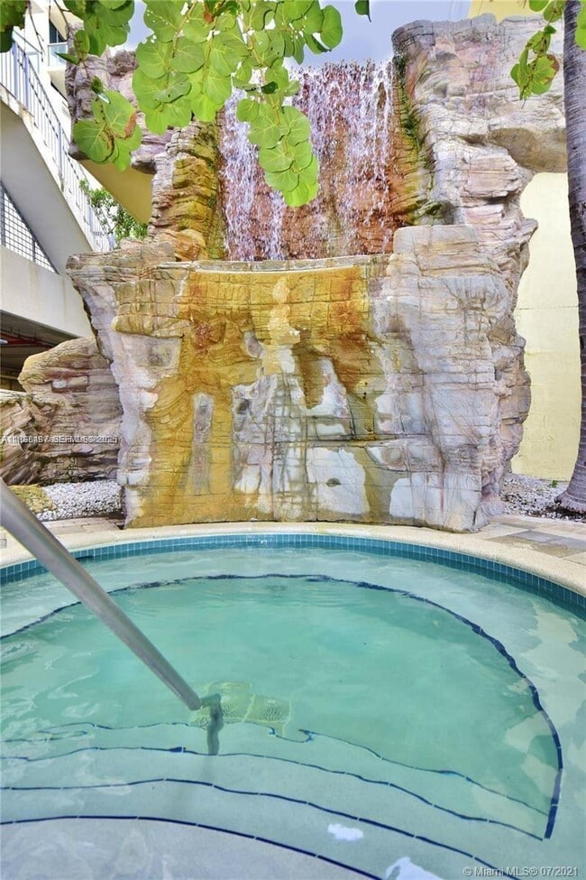 Building Photo - 17375 Collins Ave