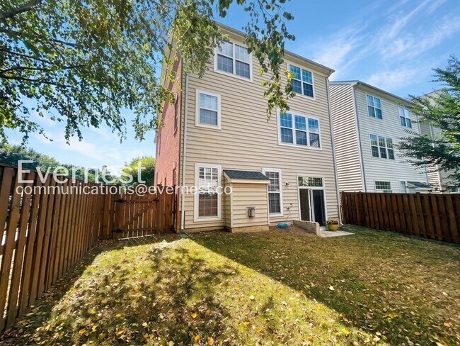 Building Photo - 4 Bed, 3.5 Bath Home with Garage / Pet-Friendly / Available Soon!