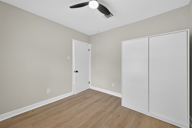 Building Photo - 889 Chas Ln