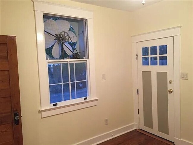Building Photo - Rental in Heart of Mid City