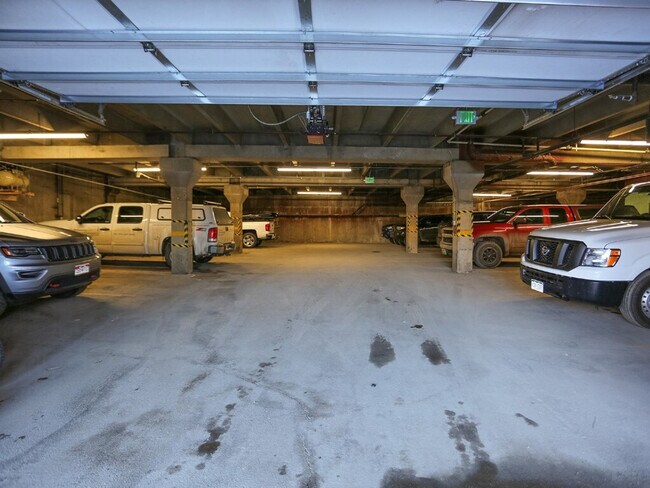 Building Photo - 421 S Main St