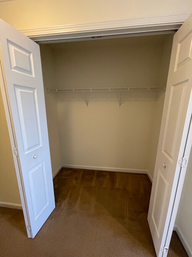 Large Closets - 3817 Picasso Ct