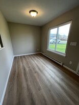 Building Photo - 56 Suncrest Dr
