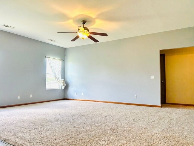 Building Photo - Spring Valley Location! Beautiful Single-Family Home