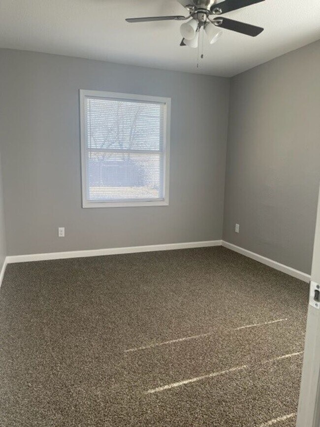 Building Photo - 3330 S Euclid St