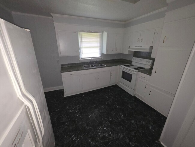 Building Photo - 3133 Monticello Dr