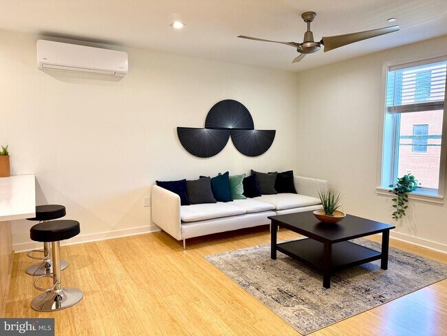 Building Photo - 1302 S 18th St