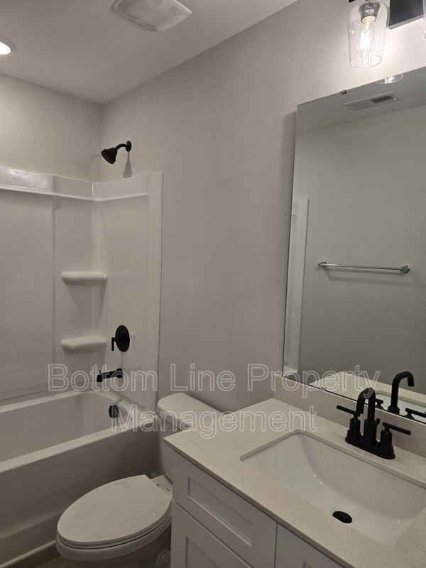Building Photo - 111 Viburnum Rd