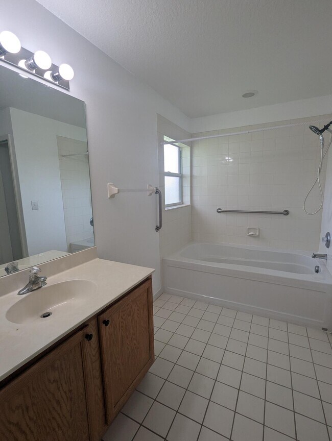 Building Photo - 3514 SW Zullo St