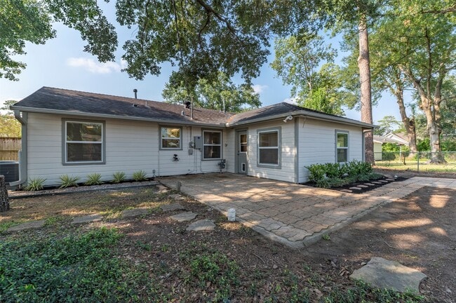 Building Photo - 1806 Gardenia Dr