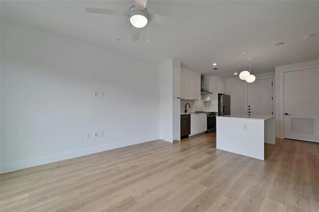 Building Photo - 1701 Simond Ave Ave