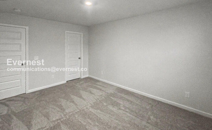 Building Photo - 679 Birdie Dr