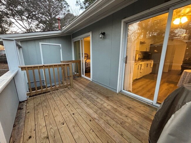 Building Photo - 2012 Lakemeadow Dr